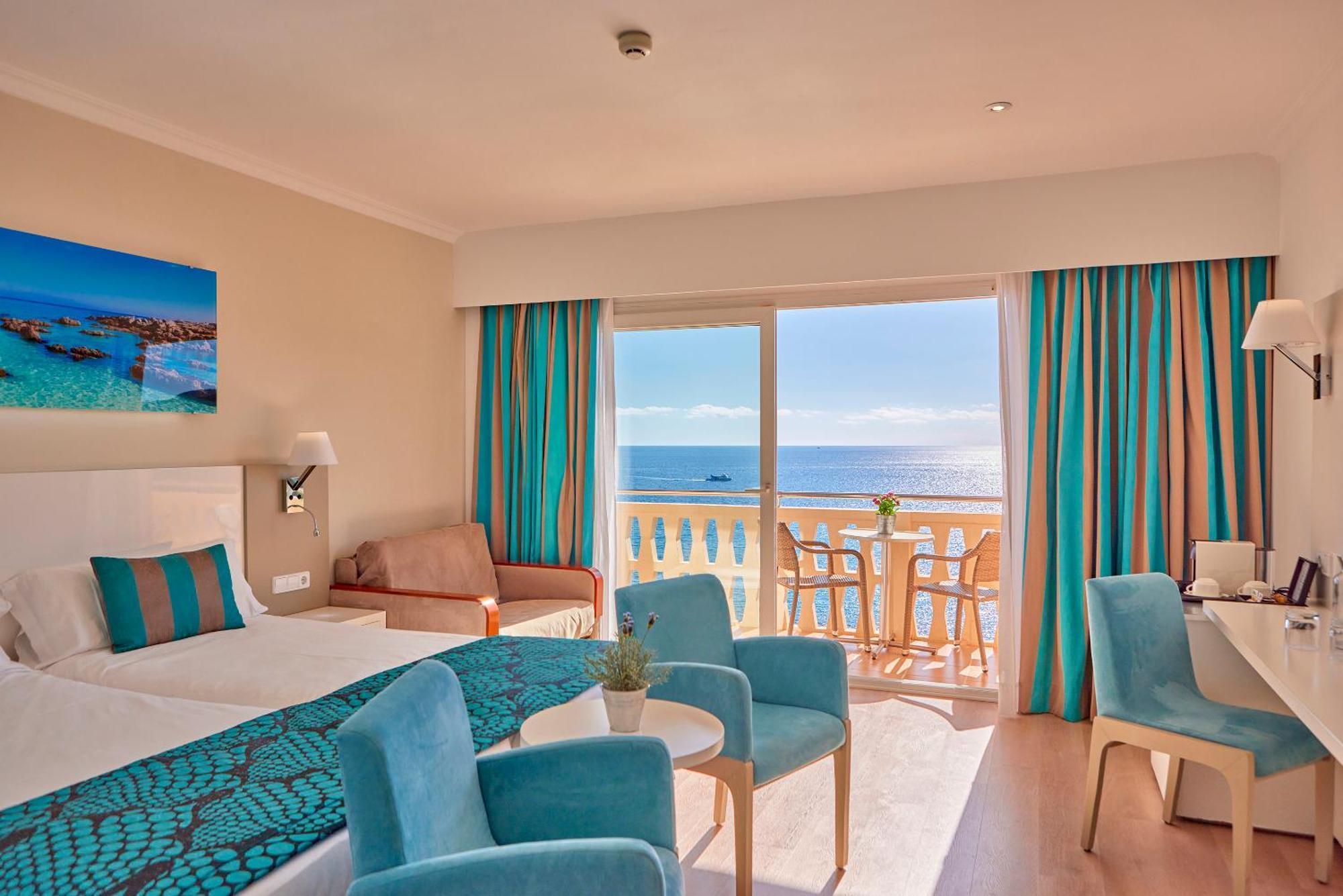 Habitación Doble Superior con vistas al mar - 2 camas (2 adultos + 1 niño)